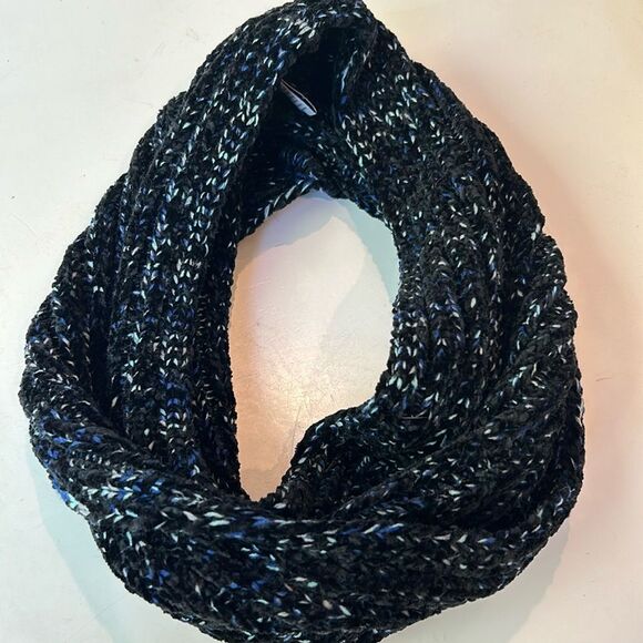 Nordstrom’s black blue and white Infiniti Short scarf - Picture 8 of 8